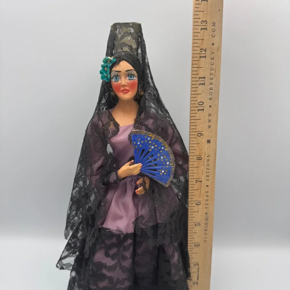 Vintage Spanish Folk Art Doll Flamenco Dancer Black Lace Mantilla Fan‎
